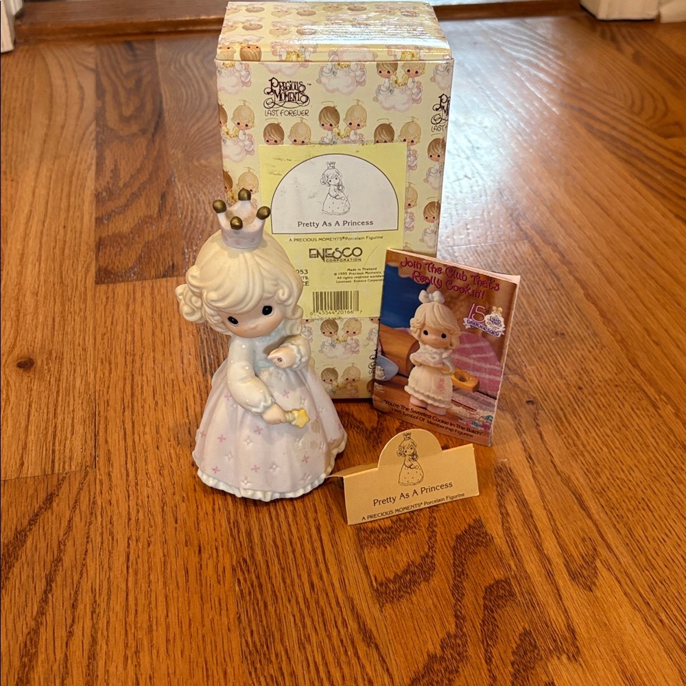 Precious Moments by Enesco Pretty As A Princess figurine #526053 with Box